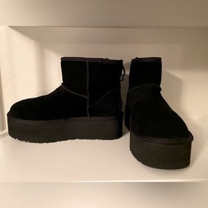 UGG Classic Mini Platform Boot - Black Size 9- NEVER WORN
